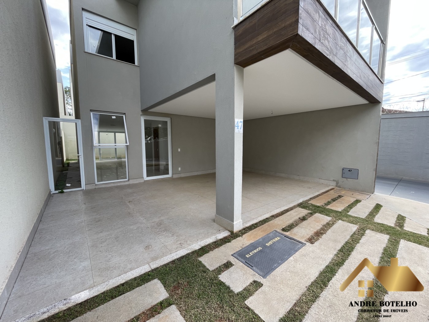 Sobrado para Venda em Goiânia, Jardim Atlântico, 4 dormitórios, 4 suítes, 4 banheiros, 3 vagas — foto