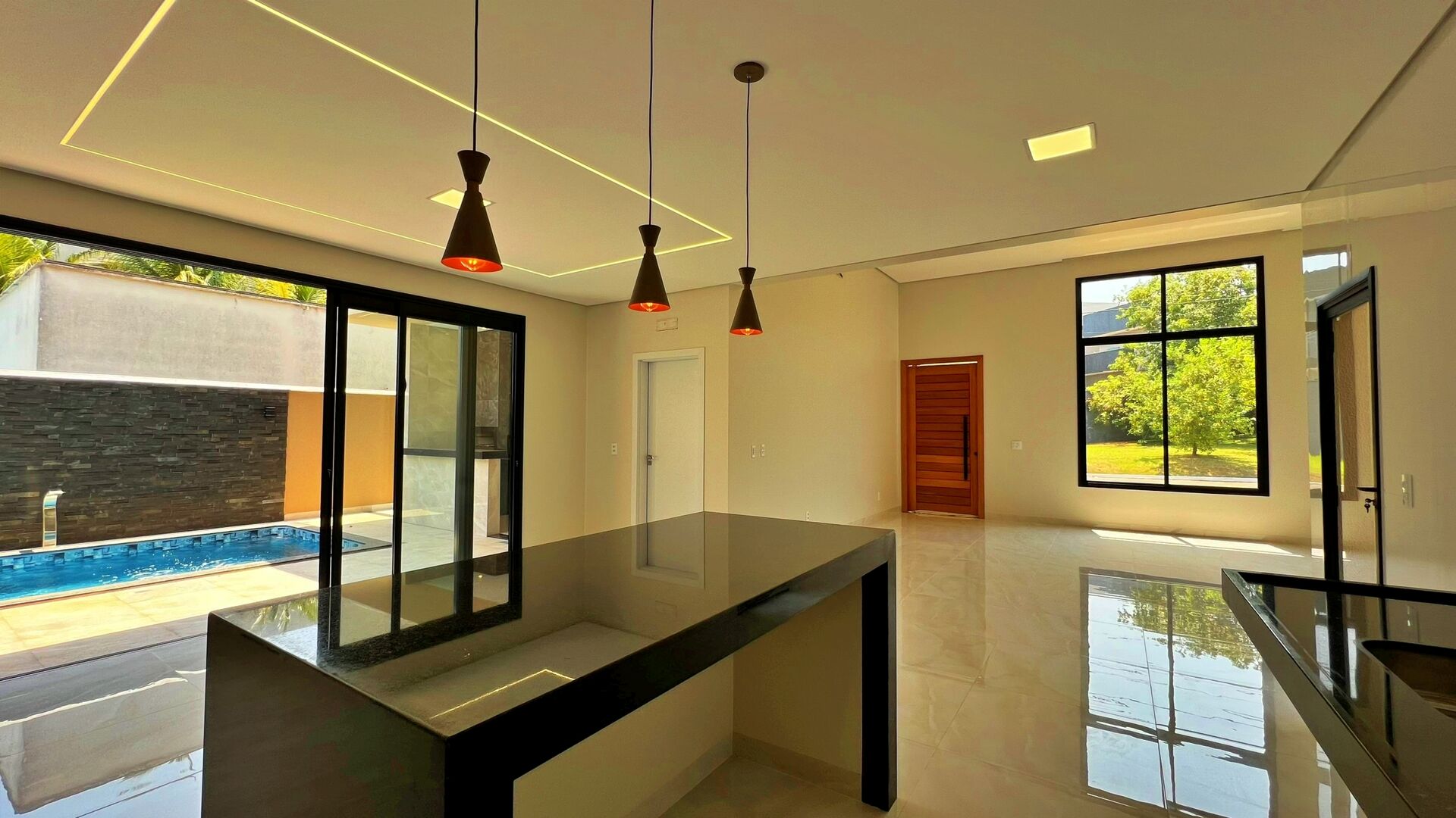 Casa 3 Suítes, 210 m² c/ Lazer à Venda no Condomínio Mirante do Lago — foto