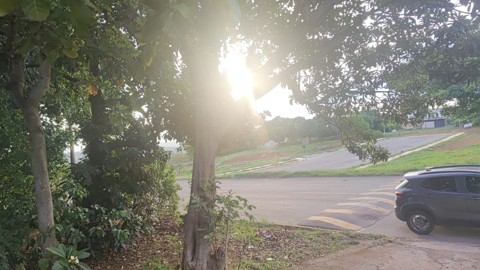 MARIAH IMÓVEIS VENDE EXCELENTE CASA AGEO NO SETOR SUL DO GAMA COM ESPAÇO AMPLO — foto