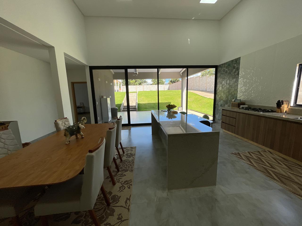 Casa de Alto Padrão à Venda - Condomínio Fechado — foto