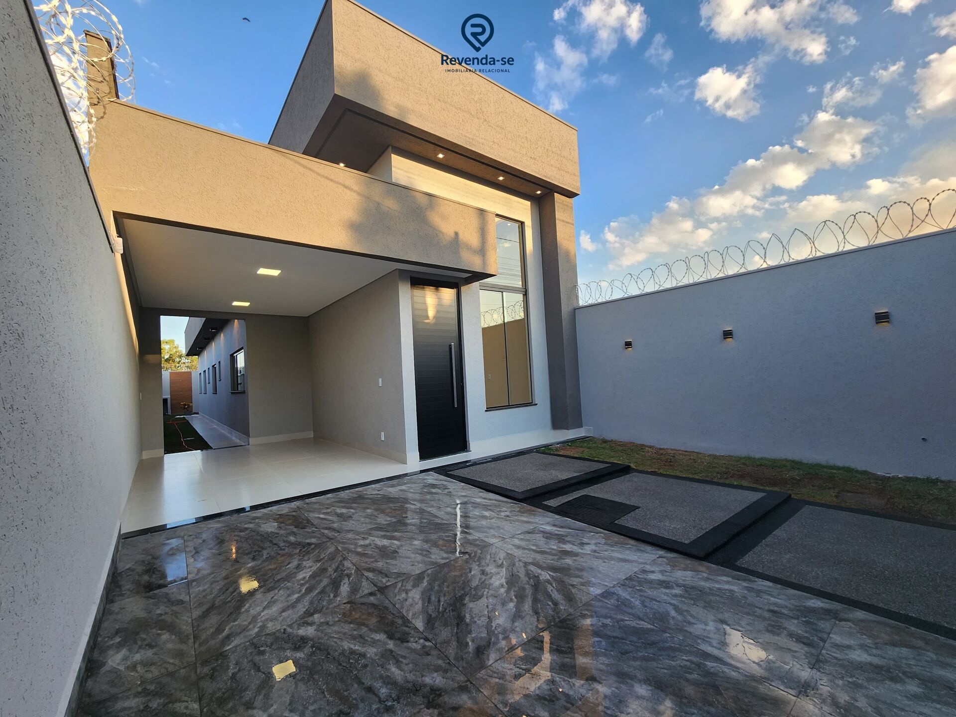 Casa Moderna com Acabamento de Alto Padrão no Jardim Buriti Sereno — foto