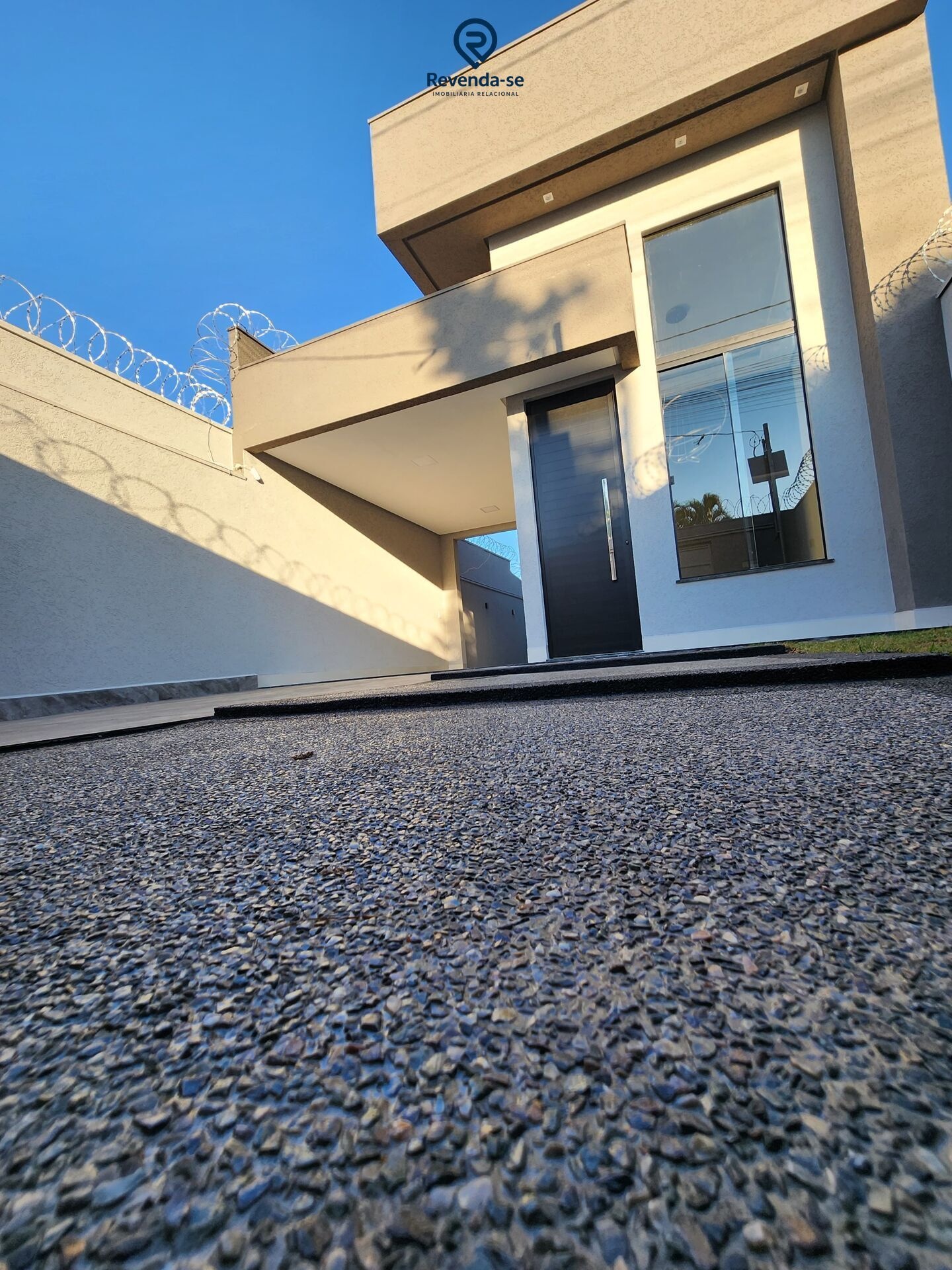 Casa Moderna com Acabamento de Alto Padrão no Jardim Buriti Sereno — foto
