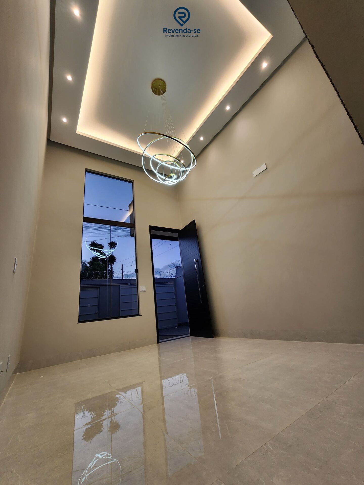 Casa Moderna com Acabamento de Alto Padrão no Jardim Buriti Sereno — foto