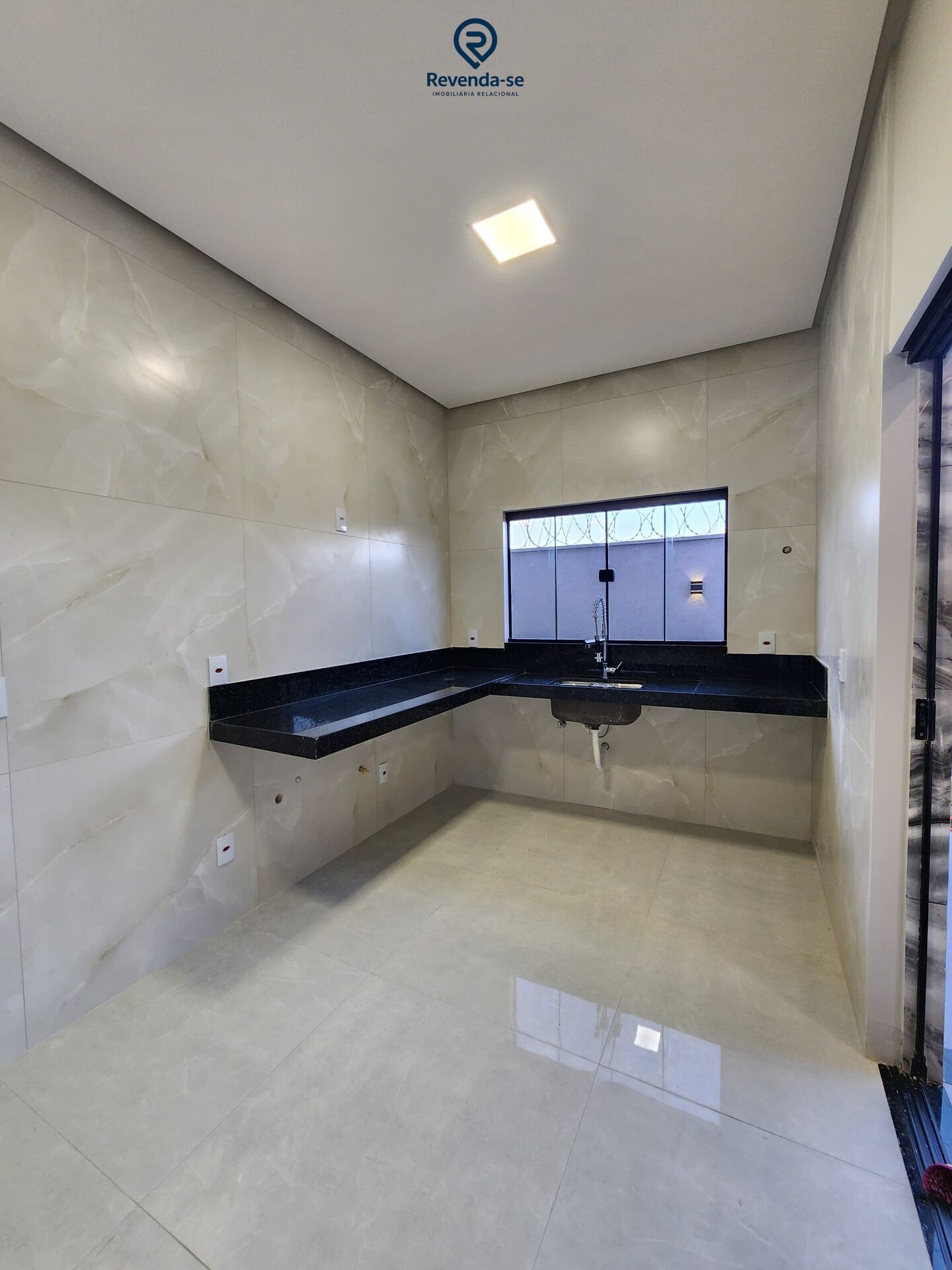 Casa Moderna com Acabamento de Alto Padrão no Jardim Buriti Sereno — foto