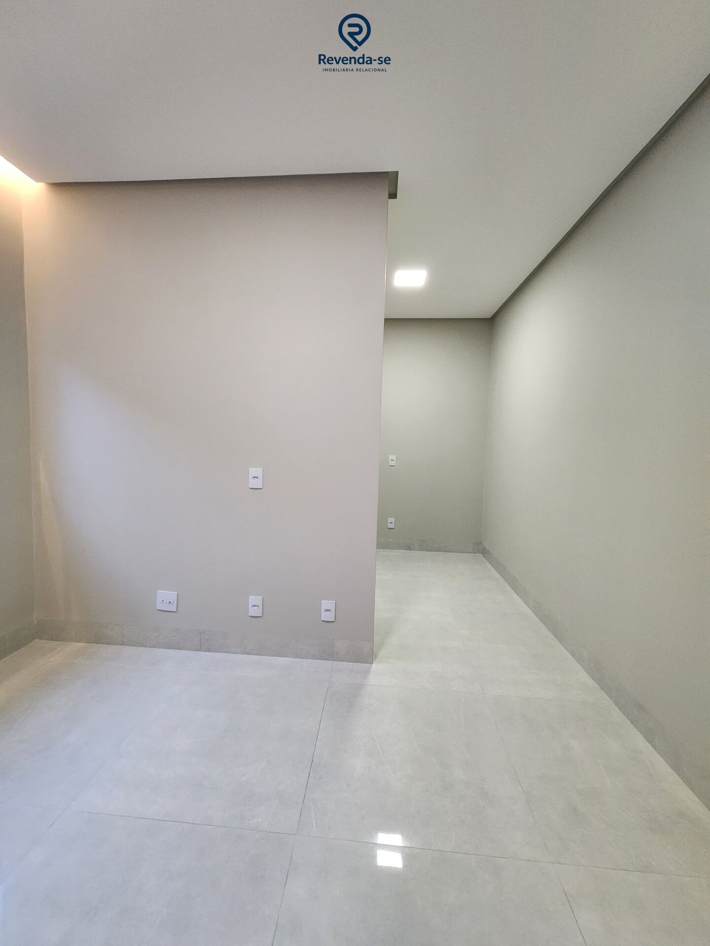 Casa Moderna com Acabamento de Alto Padrão no Jardim Buriti Sereno — foto