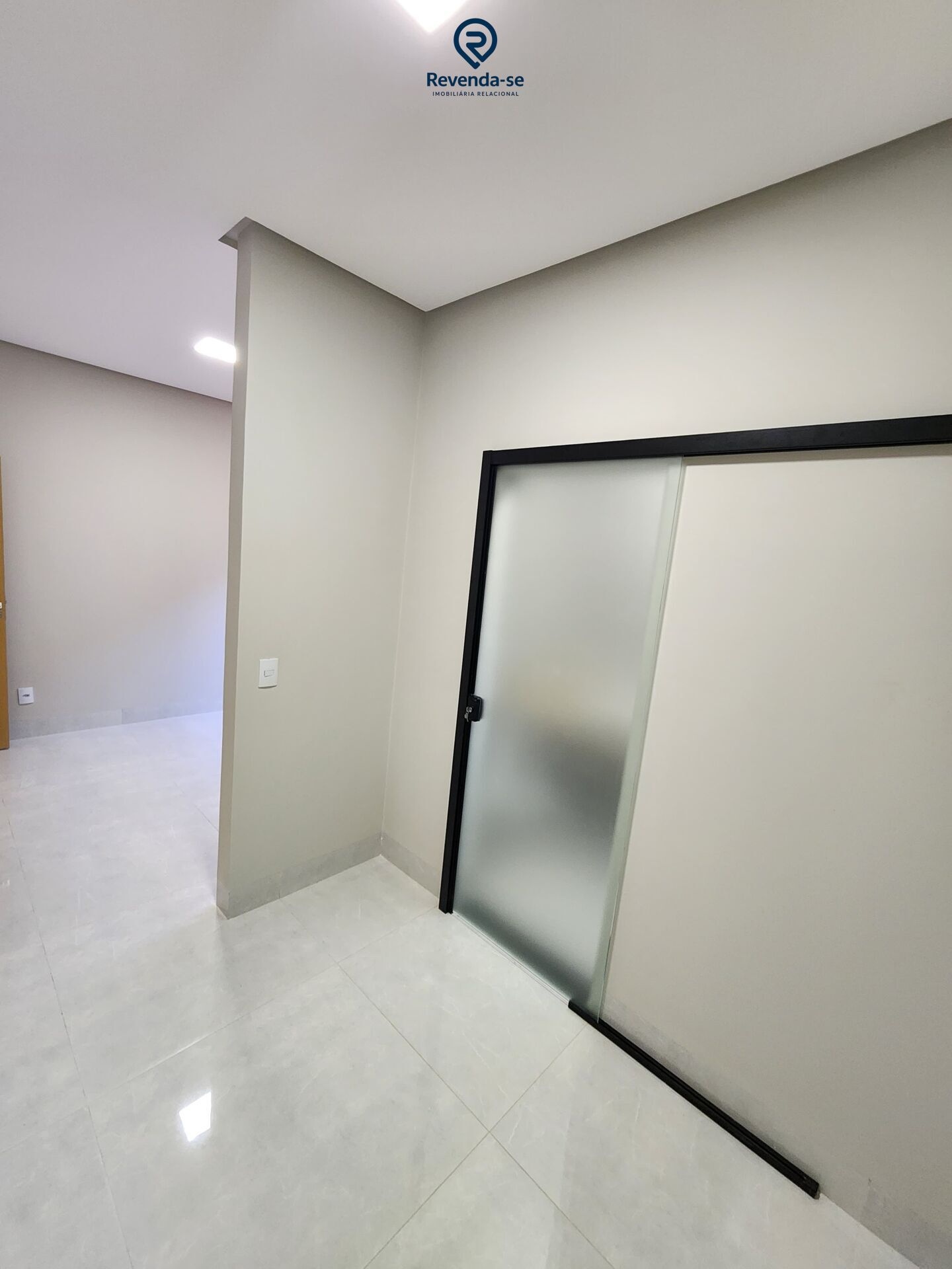 Casa Moderna com Acabamento de Alto Padrão no Jardim Buriti Sereno — foto