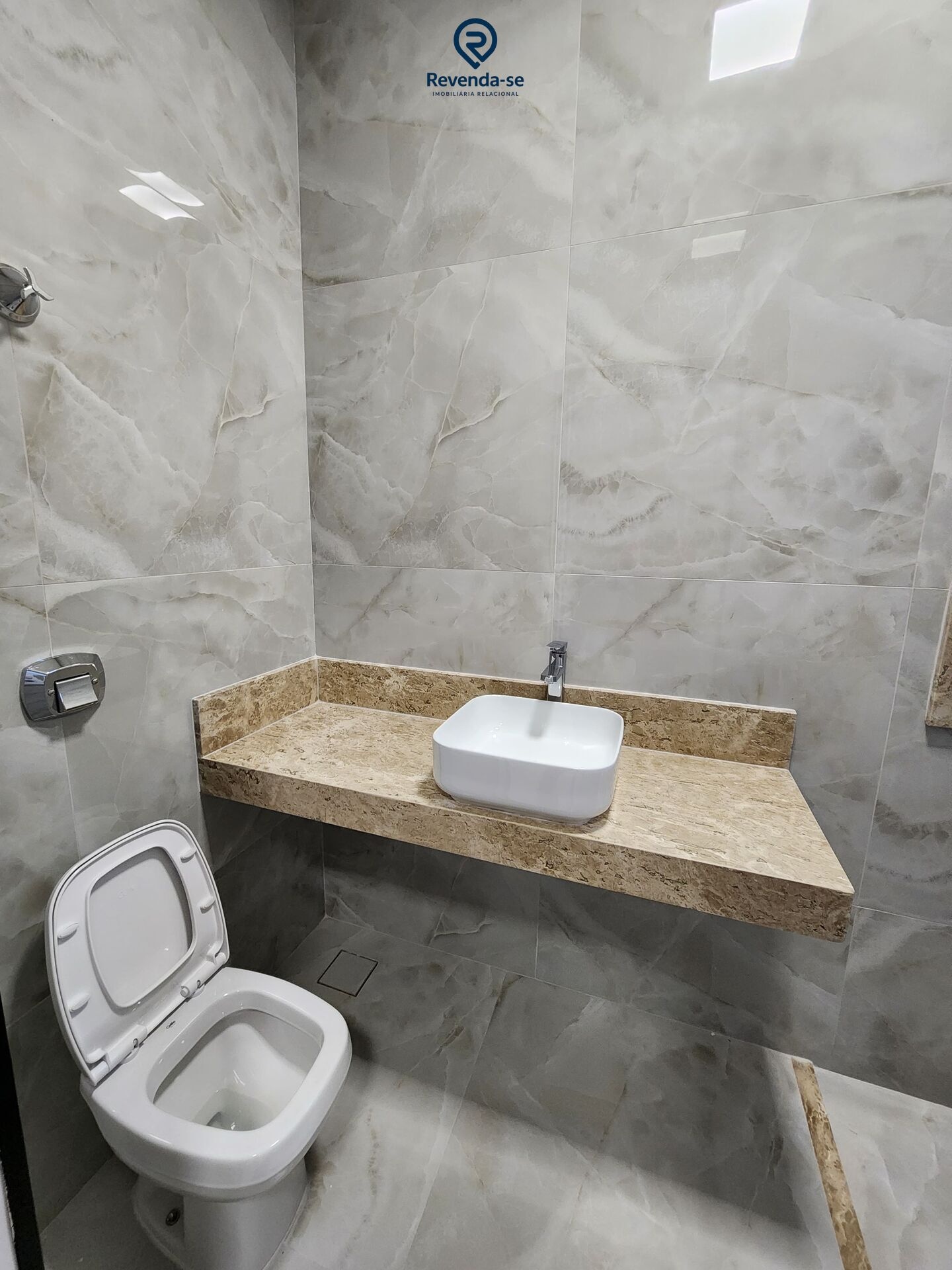 Casa Moderna com Acabamento de Alto Padrão no Jardim Buriti Sereno — foto
