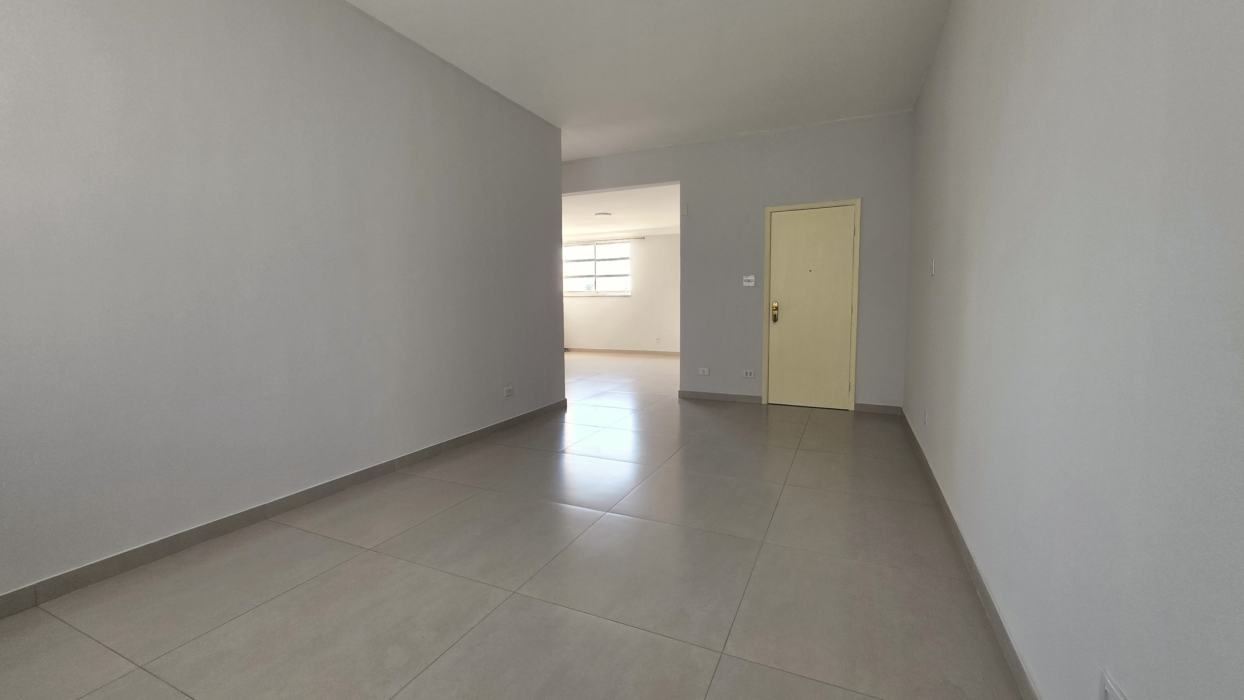 Apartamento Espaçoso com 3 Quartos no Edifício Goiandira – Centro de Goiânia — foto