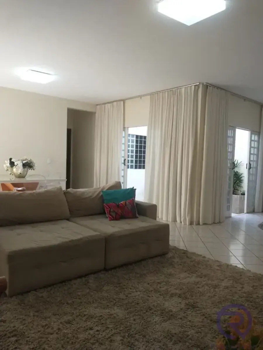 Casa à venda no bairro Jardim América em Goiânia/GO — foto
