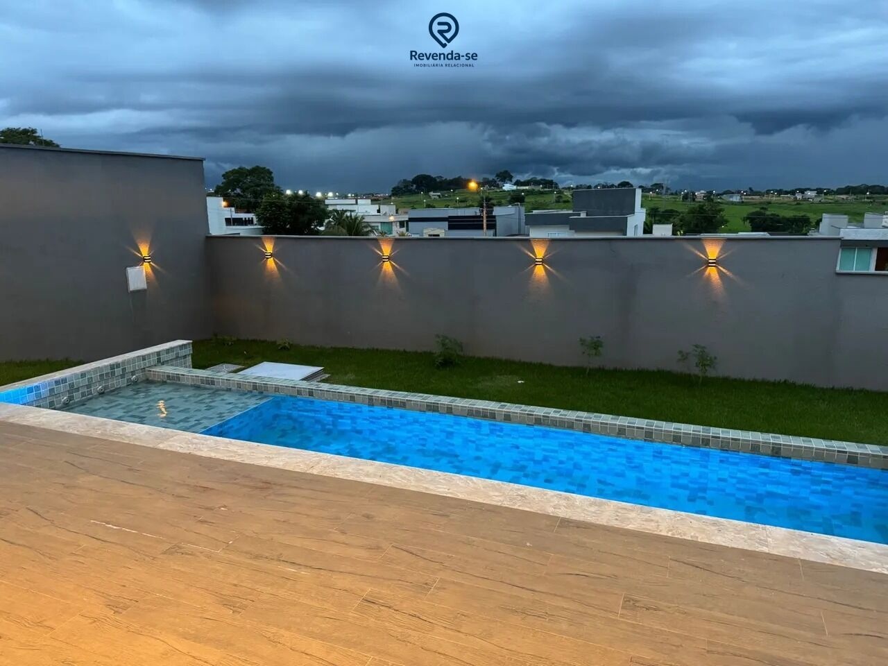 Casa condomínio fechado alto padrão mobiliada 5 minutos flamboyant — foto
