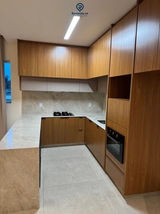 Casa condomínio fechado alto padrão mobiliada 5 minutos flamboyant — foto