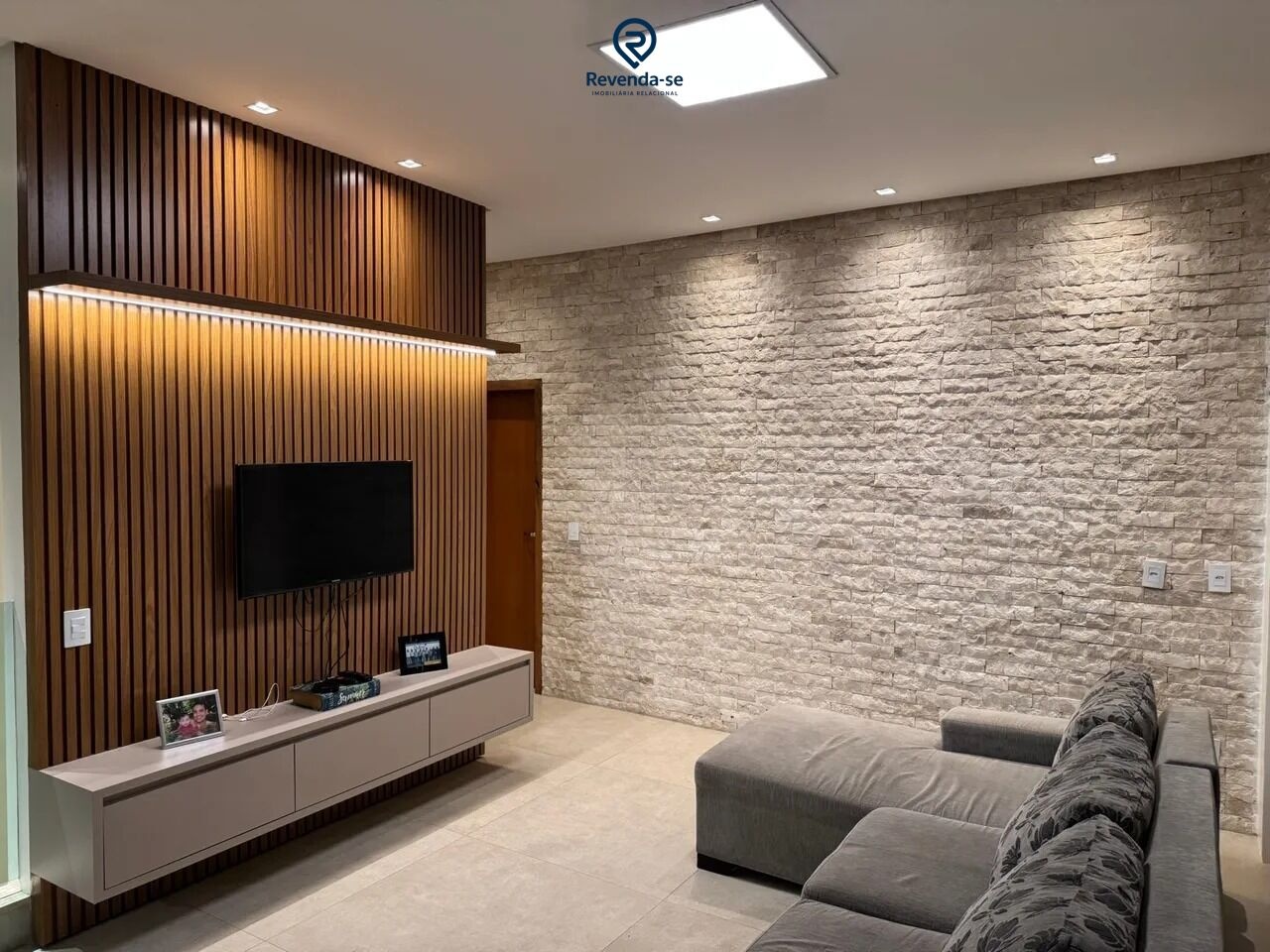 Casa condomínio fechado alto padrão mobiliada 5 minutos flamboyant — foto