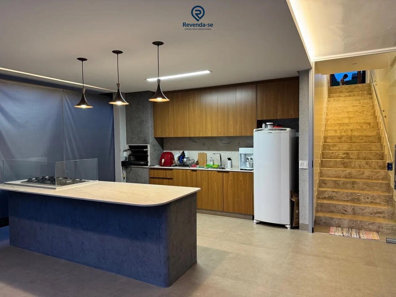 Casa condomínio fechado alto padrão mobiliada 5 minutos flamboyant — foto