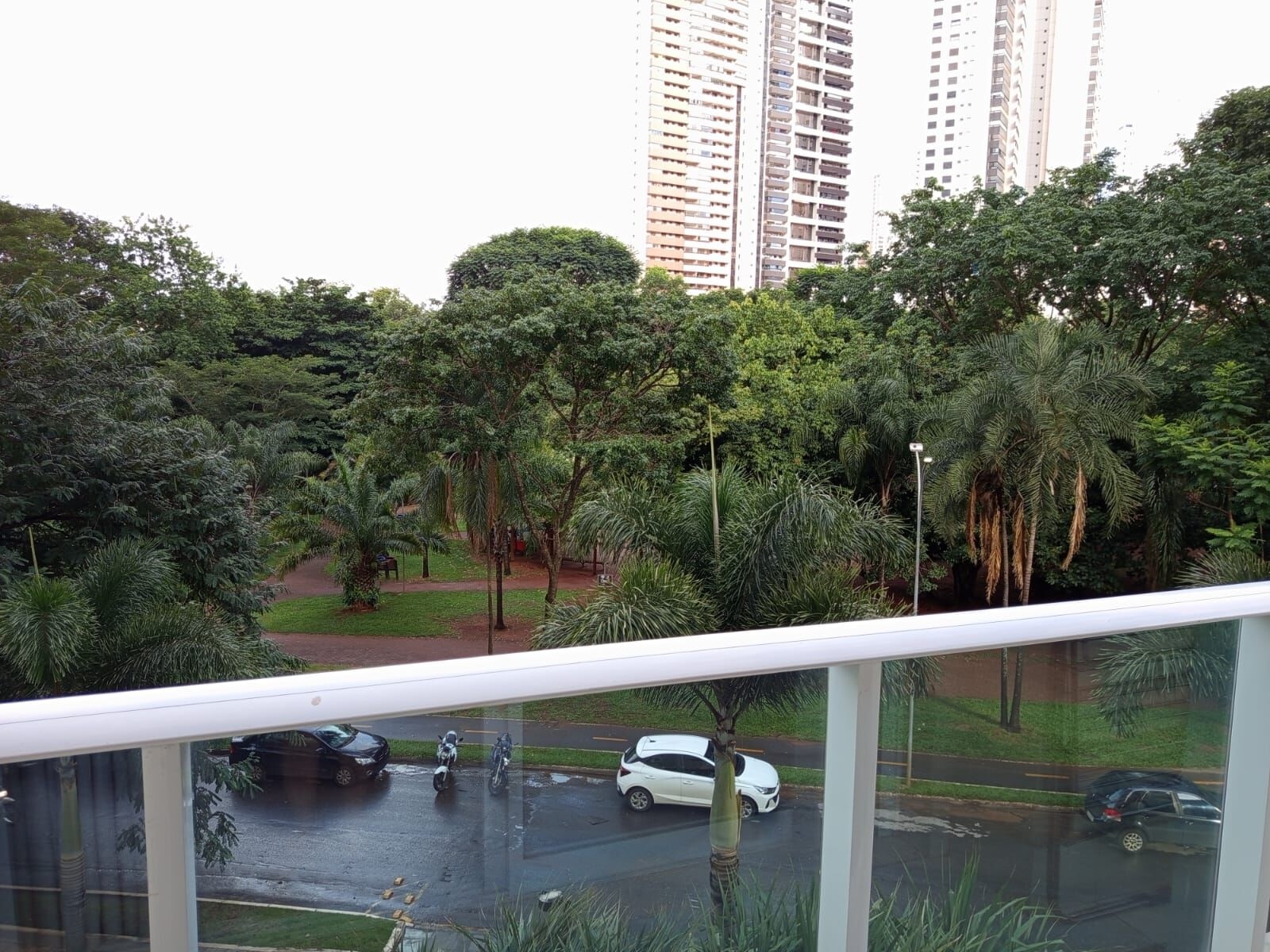 INCRÍVEL APT NA ORLA DO PARQUE FLAMBOYANT — foto