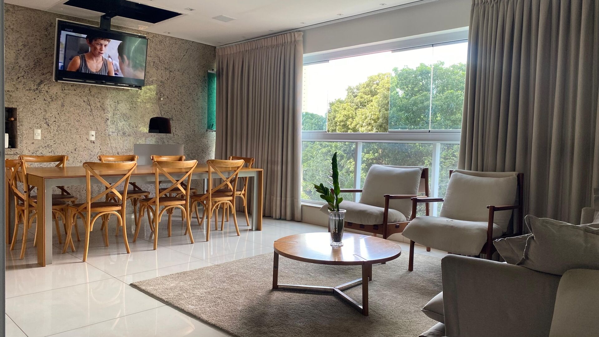 INCRÍVEL APT NA ORLA DO PARQUE FLAMBOYANT — foto