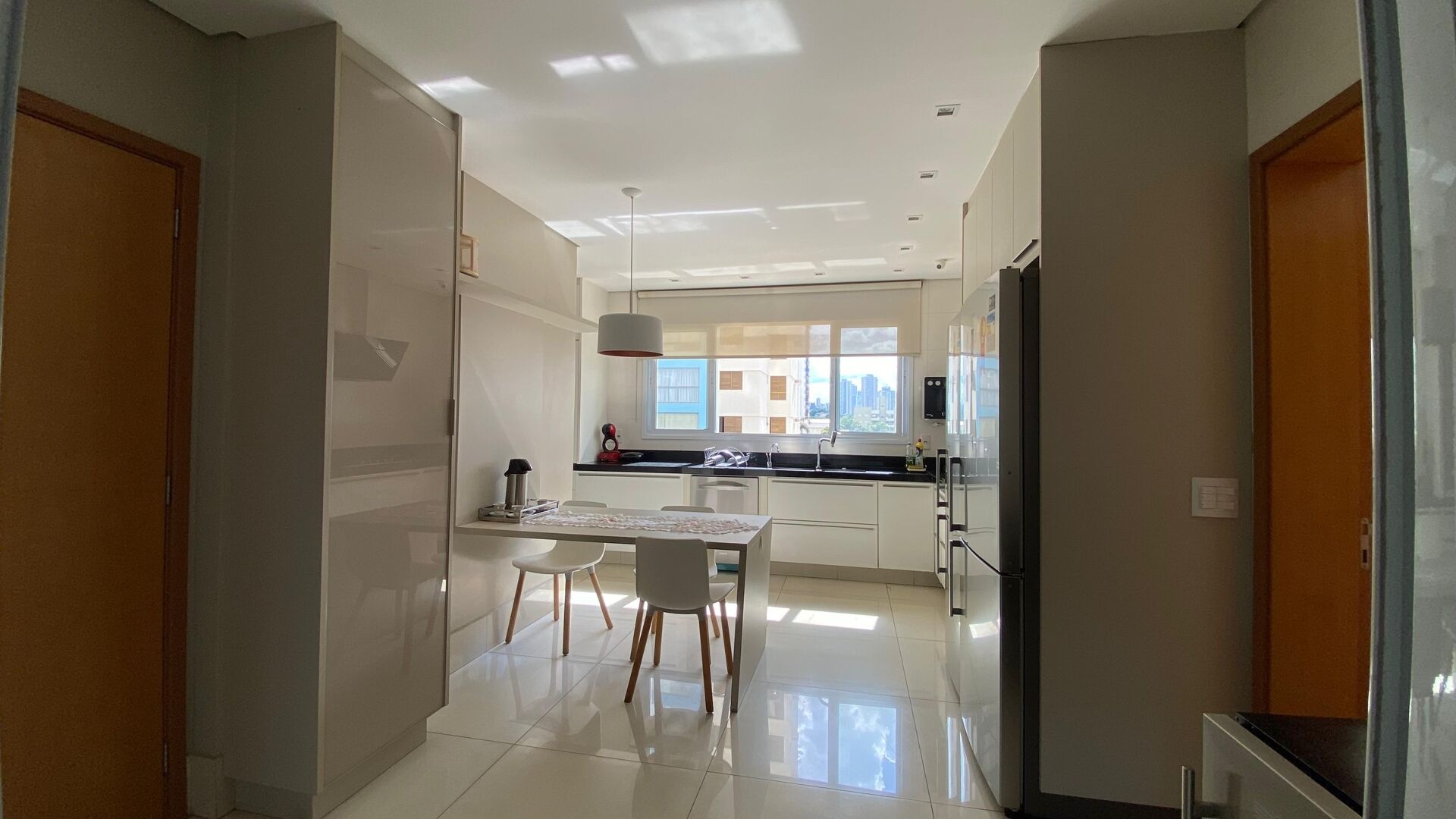 INCRÍVEL APT NA ORLA DO PARQUE FLAMBOYANT — foto