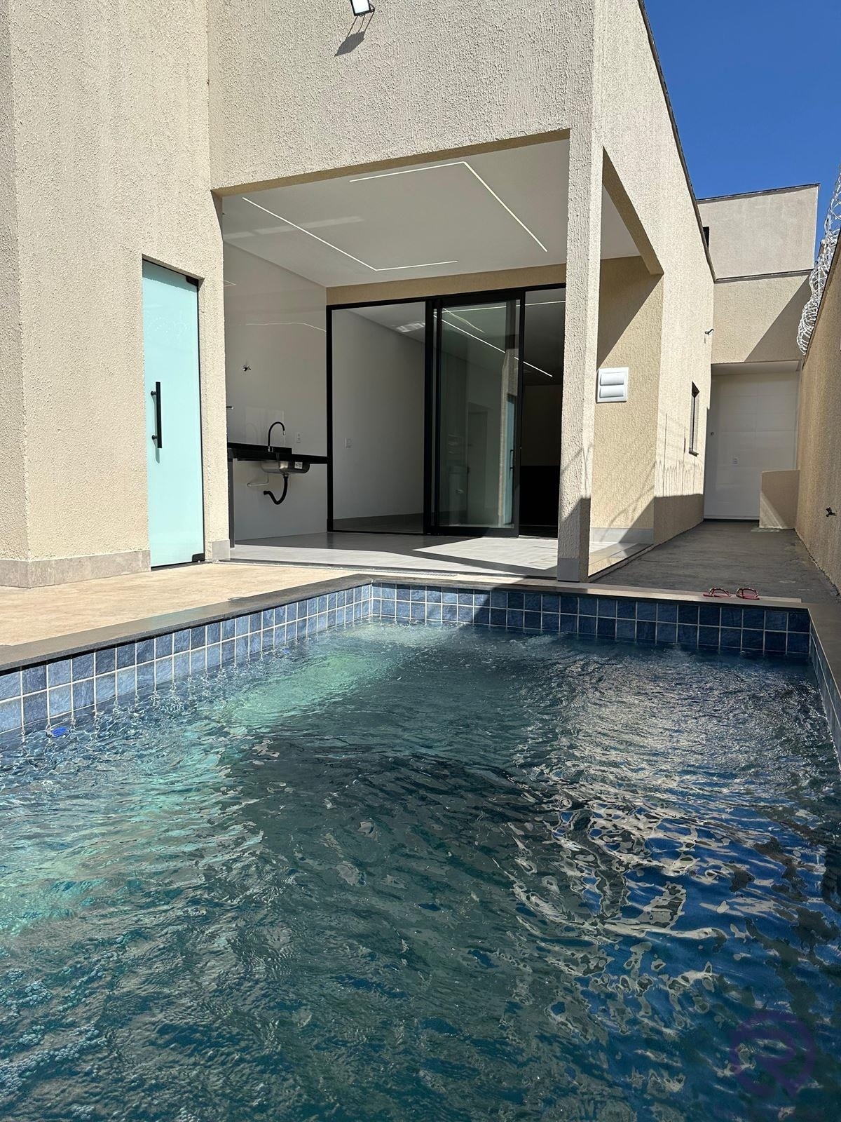 Casa à venda no bairro Moinho dos Ventos em Goiânia/GO — foto