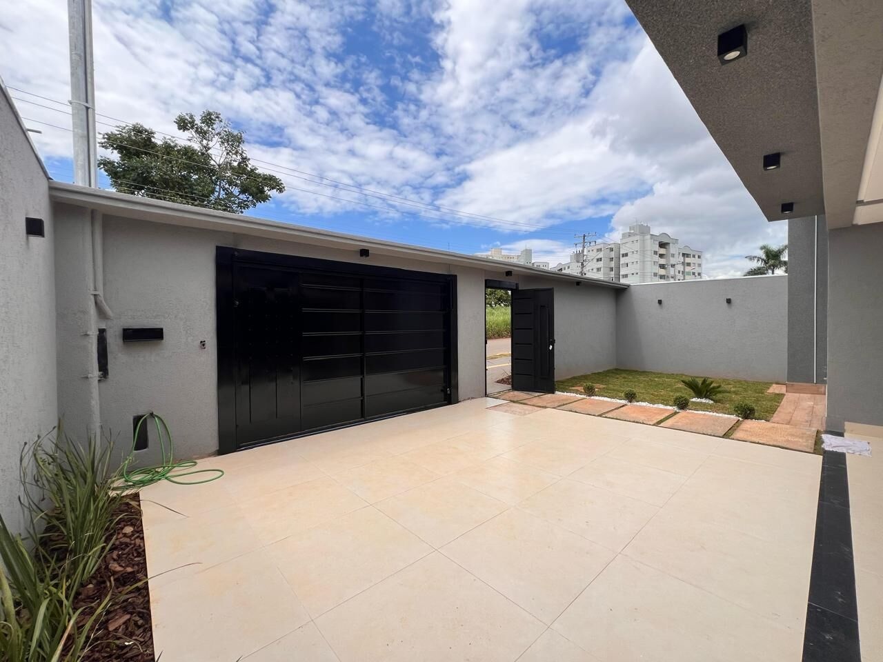 Casa à venda no bairro Setor Faiçalville - Goiânia/GO — foto
