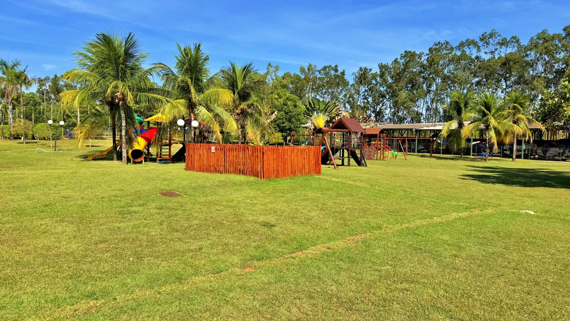 Terreno de 1.582 m² à Venda no Condomínio Polinésia Resort — foto