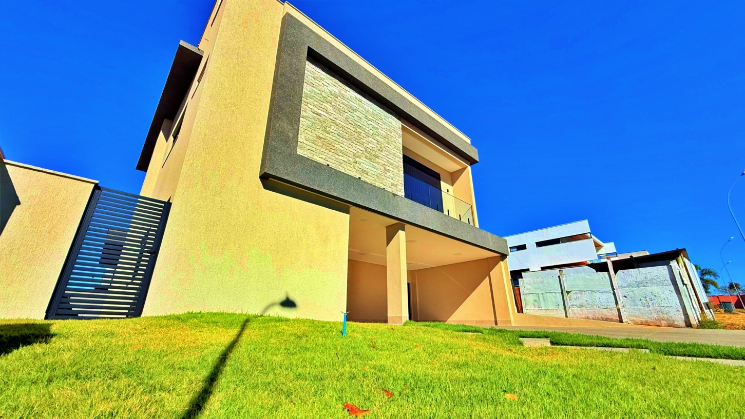 Sobrado 4 Suítes com Piscina à Venda no Portal do Sol Garden em Goiânia – 313 m² — foto