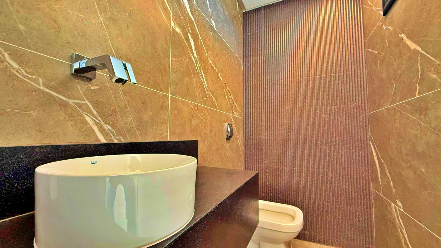 Sobrado 4 Suítes com Piscina à Venda no Portal do Sol Garden em Goiânia – 313 m² — foto