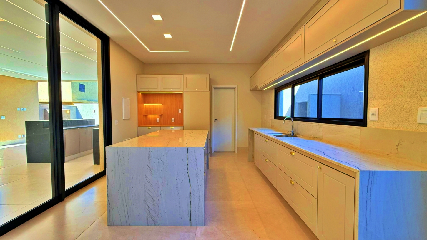 Sobrado 4 Suítes com Piscina à Venda no Portal do Sol Garden em Goiânia – 313 m² — foto