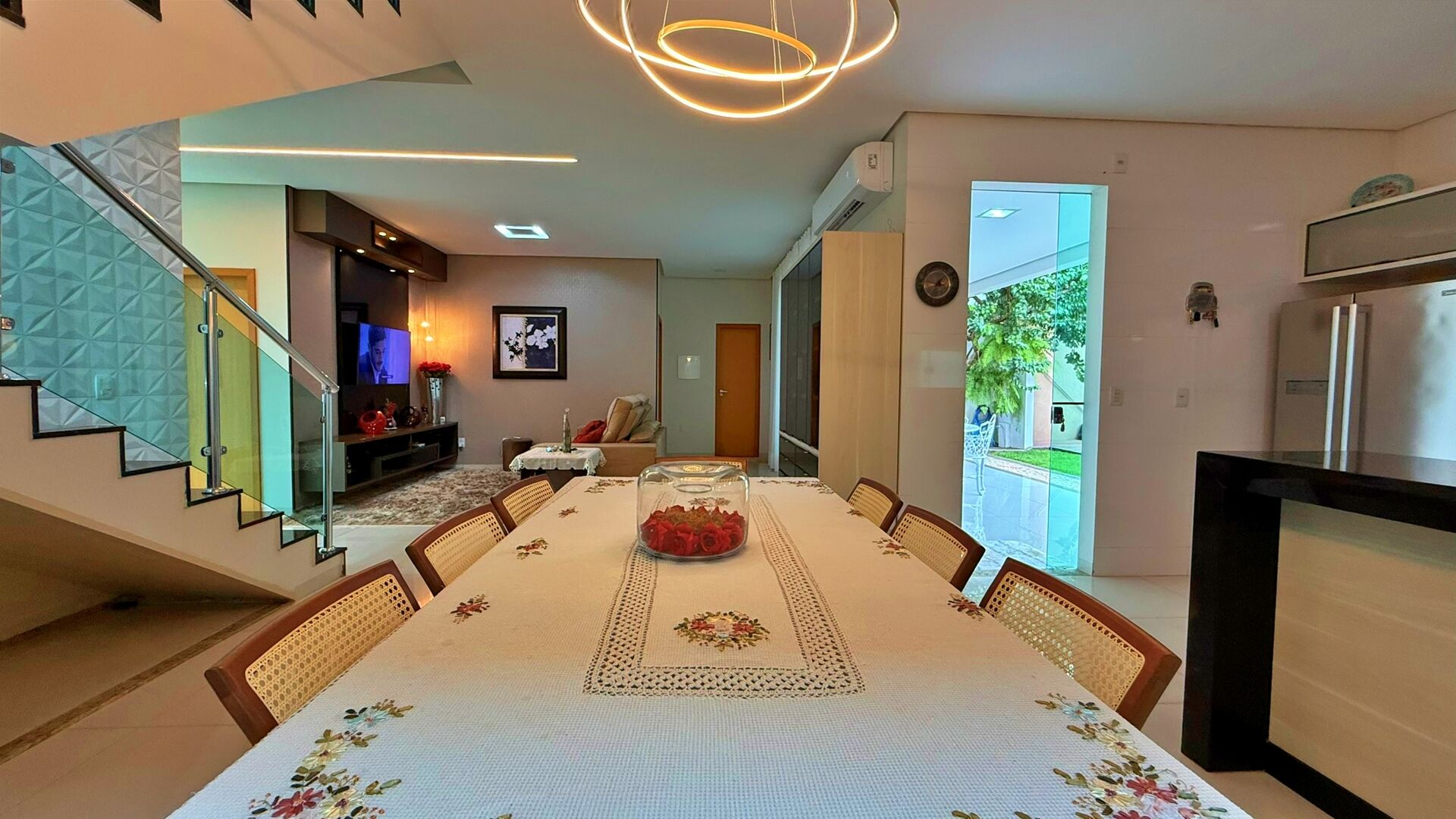 Sobrado 4 Suítes, 330 m² c/ Lazer à Venda na 205 Sul — foto