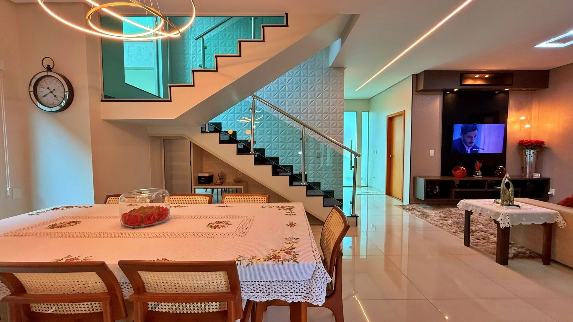 Sobrado 4 Suítes, 330 m² c/ Lazer à Venda na 205 Sul — foto