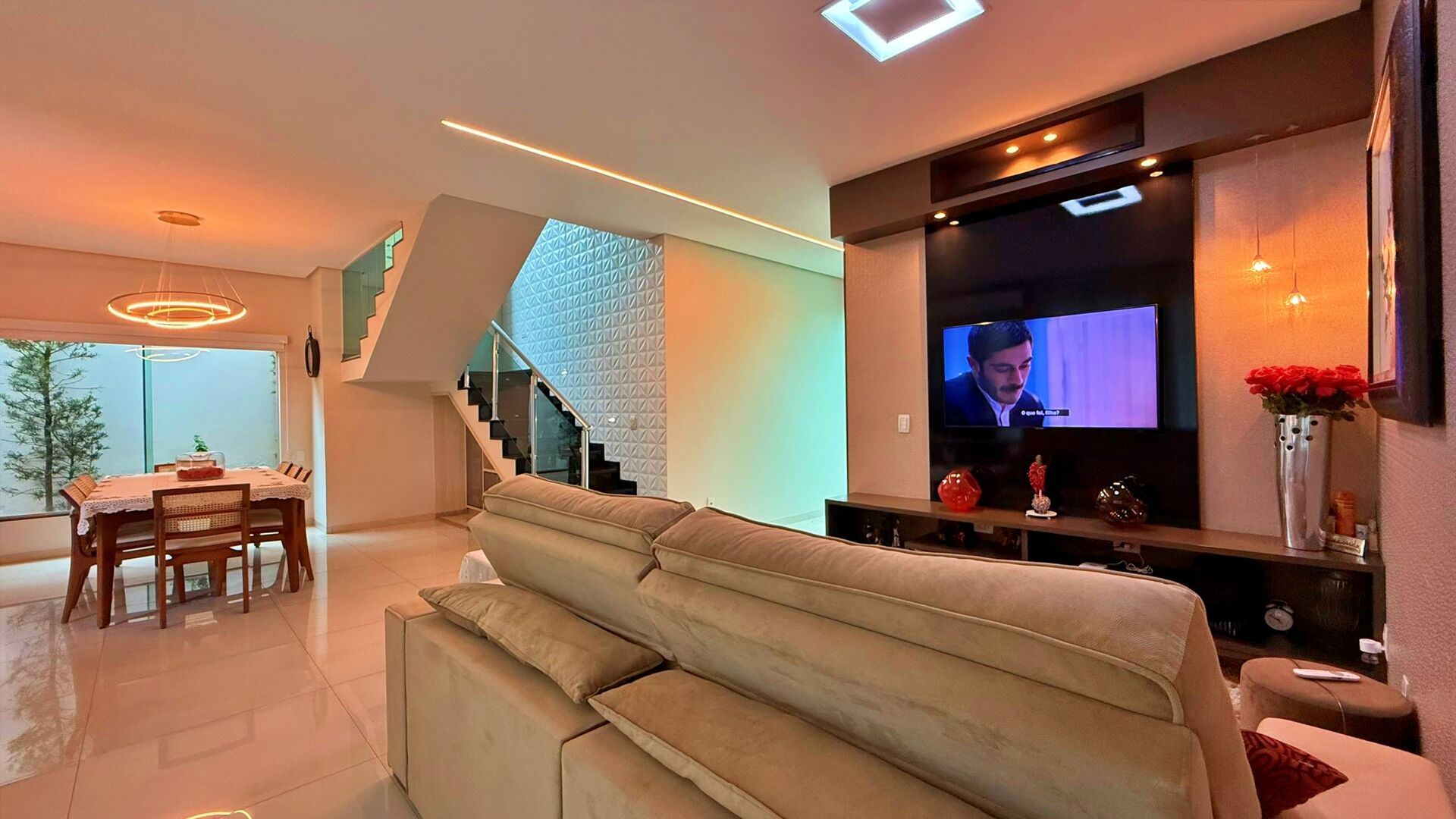 Sobrado 4 Suítes, 330 m² c/ Lazer à Venda na 205 Sul — foto