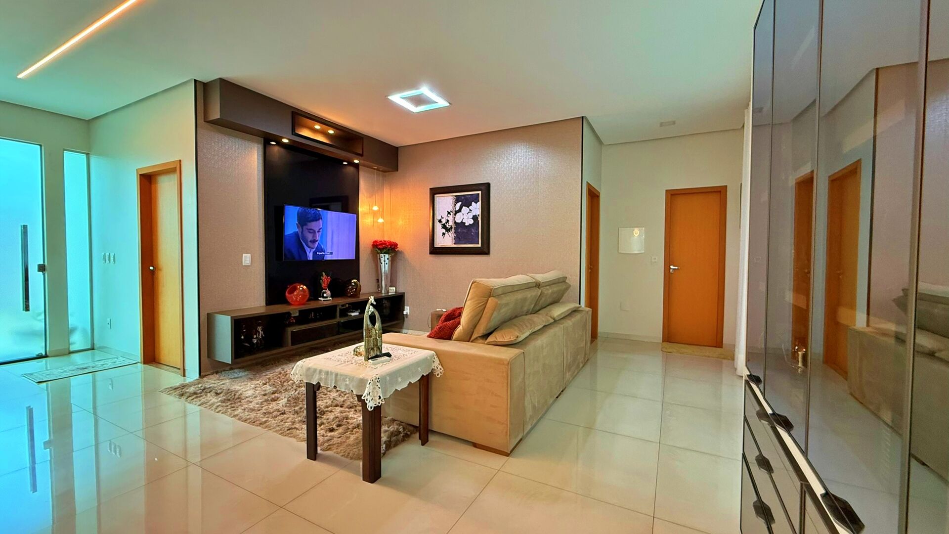 Sobrado 4 Suítes, 330 m² c/ Lazer à Venda na 205 Sul — foto