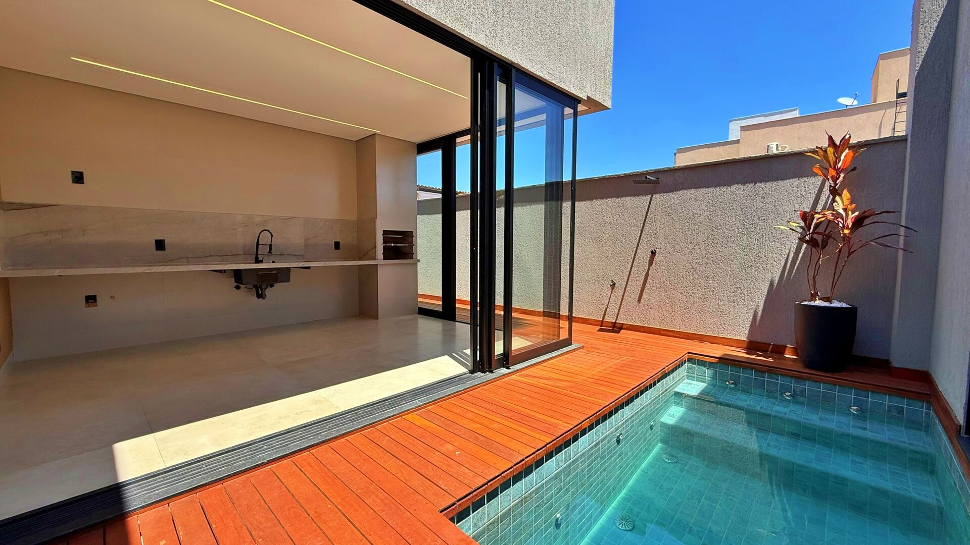 Casa 3 Suítes, 163 m²c/ Lazer à Venda no Condomínio Jardins Porto — foto