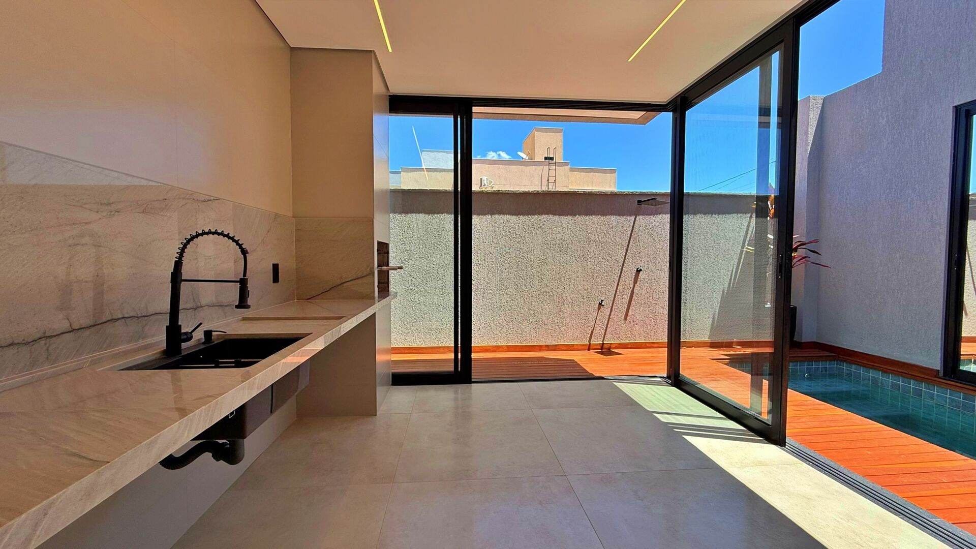 Casa 3 Suítes, 163 m²c/ Lazer à Venda no Condomínio Jardins Porto — foto