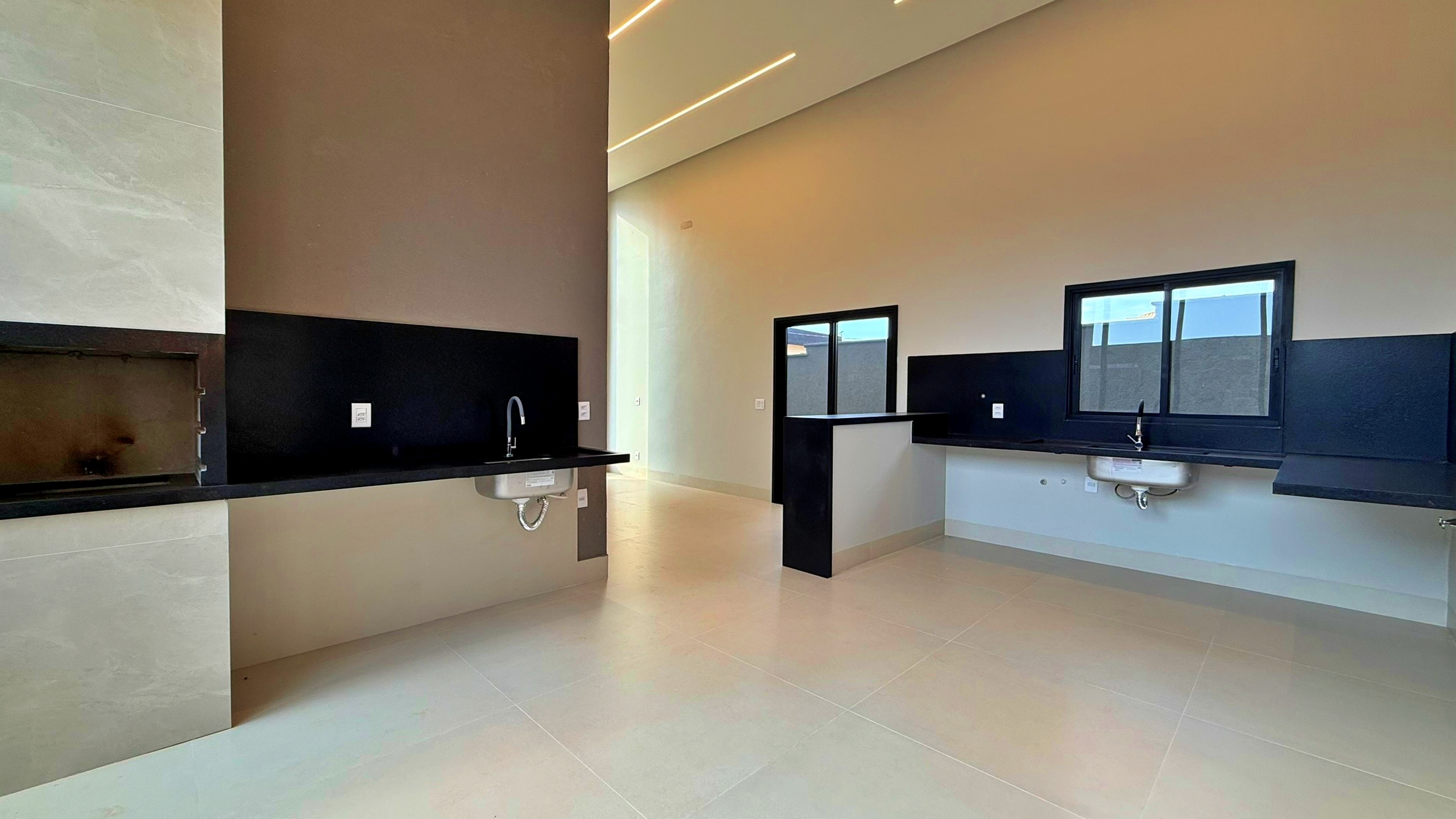 Casa 3 Suítes, 132 m² c/ Lazer à Venda no Condomínio Jardins Parma — foto