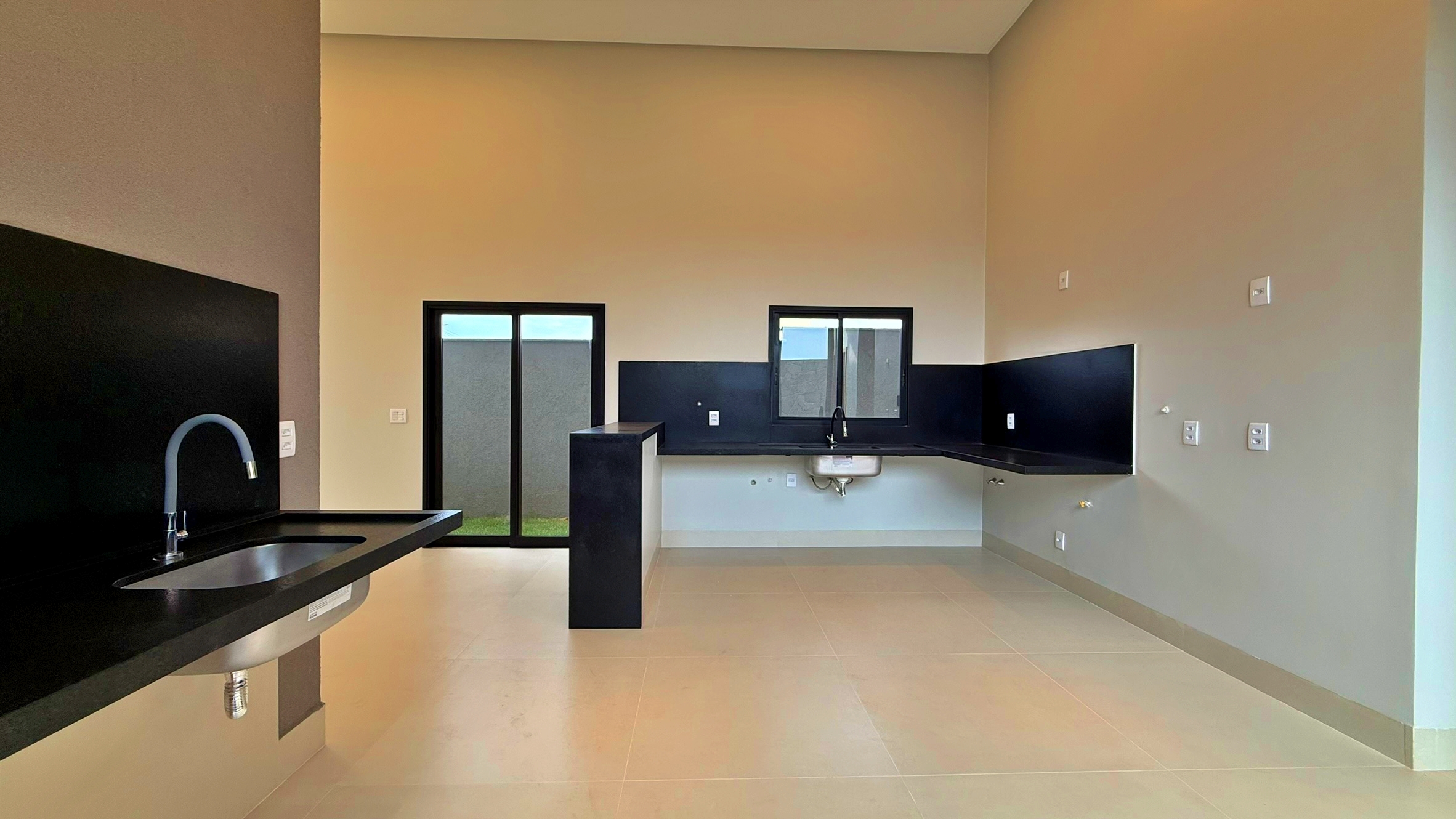 Casa 3 Suítes, 132 m² c/ Lazer à Venda no Condomínio Jardins Parma — foto