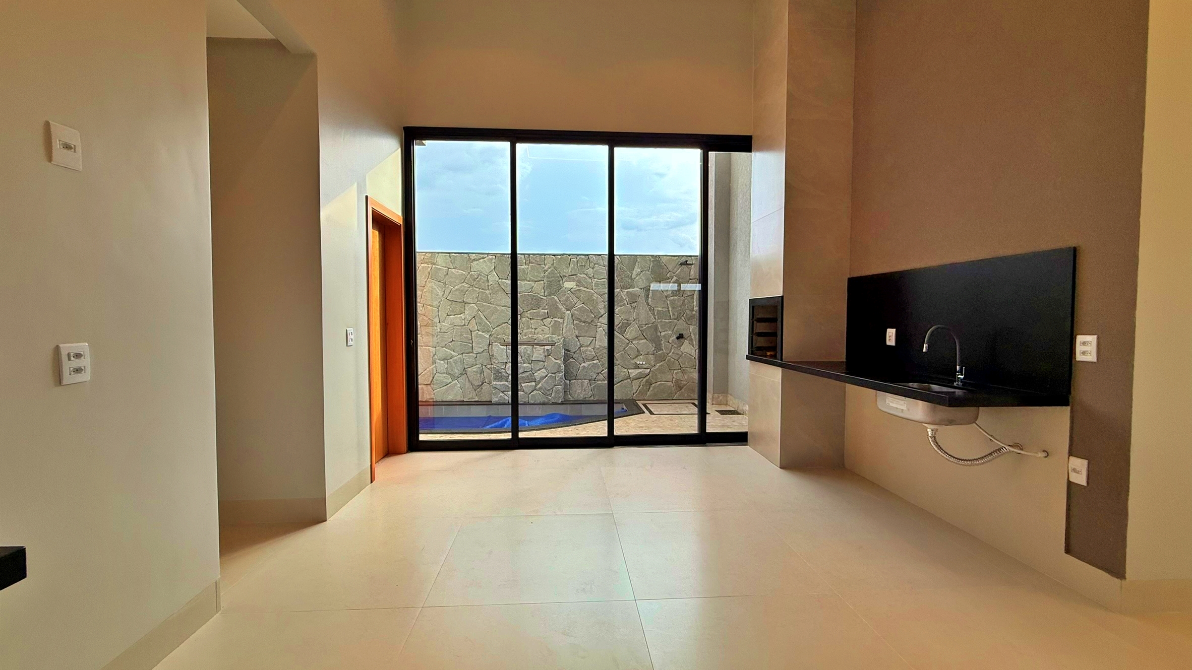 Casa 3 Suítes, 132 m² c/ Lazer à Venda no Condomínio Jardins Parma — foto