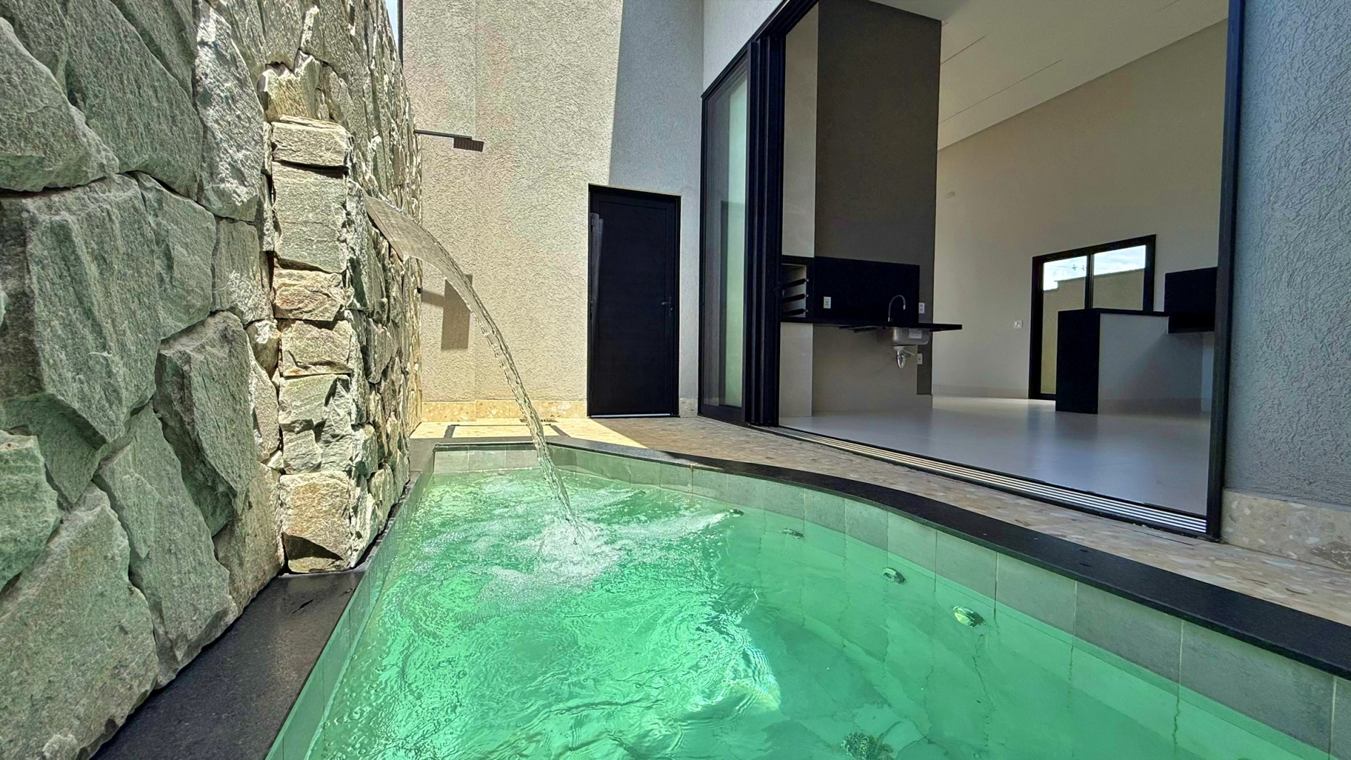 Casa 3 Suítes, 132 m² c/ Lazer à Venda no Condomínio Jardins Parma — foto