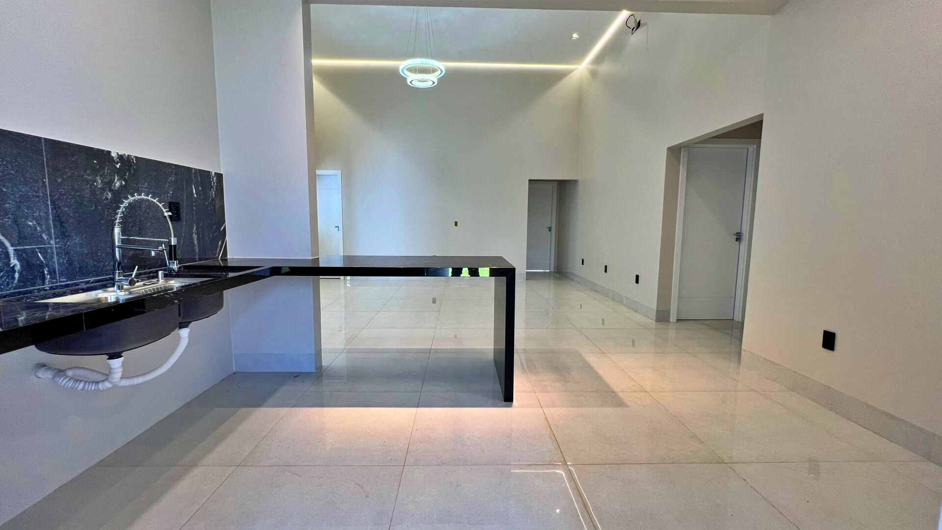 Casa 4 Suítes, 248 m² c/ Lazer à Venda na 309 Sul — foto