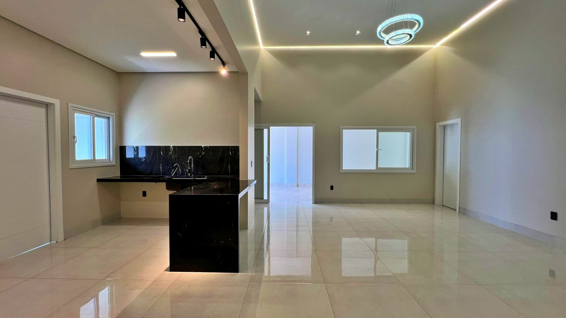 Casa 4 Suítes, 248 m² c/ Lazer à Venda na 309 Sul — foto