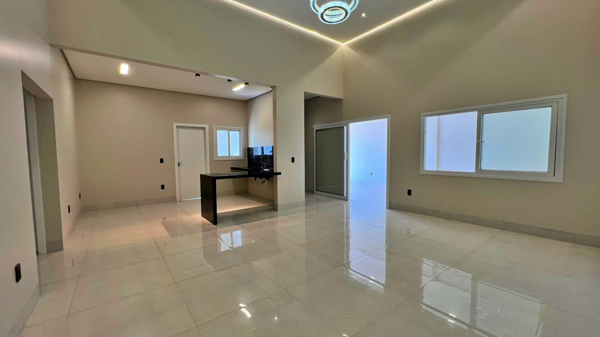 Casa 4 Suítes, 248 m² c/ Lazer à Venda na 309 Sul — foto