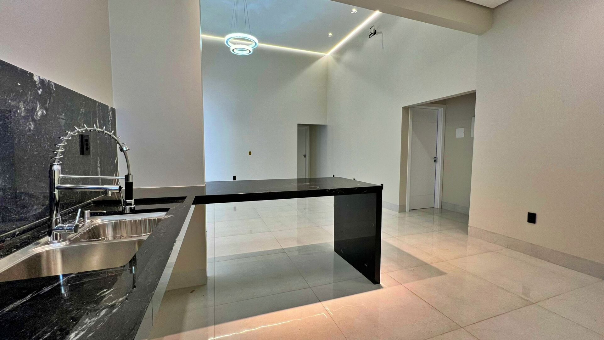 Casa 4 Suítes, 248 m² c/ Lazer à Venda na 309 Sul — foto