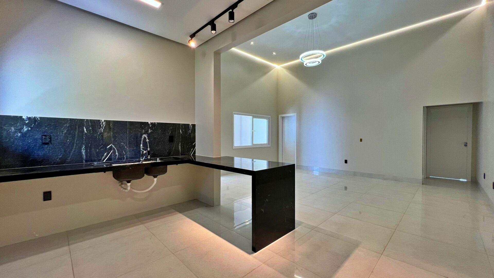 Casa 4 Suítes, 248 m² c/ Lazer à Venda na 309 Sul — foto