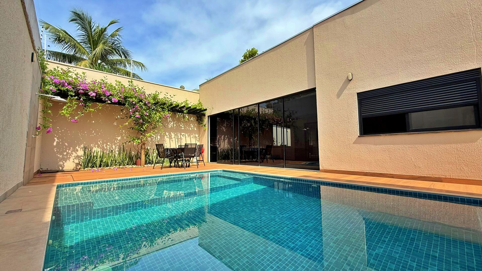 Casa 3 Suítes, 234 m² c/ Lazer à Venda na 404 Sul — foto