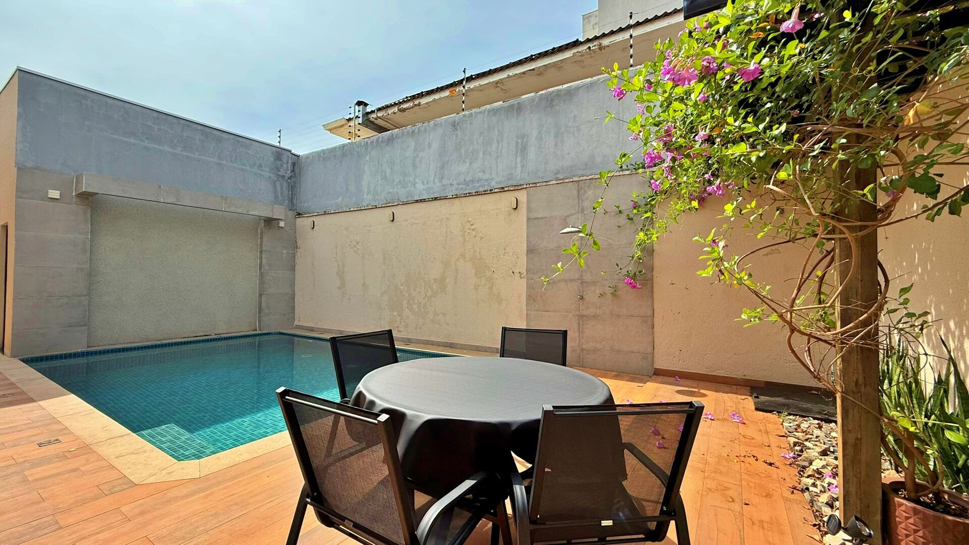 Casa 3 Suítes, 234 m² c/ Lazer à Venda na 404 Sul — foto
