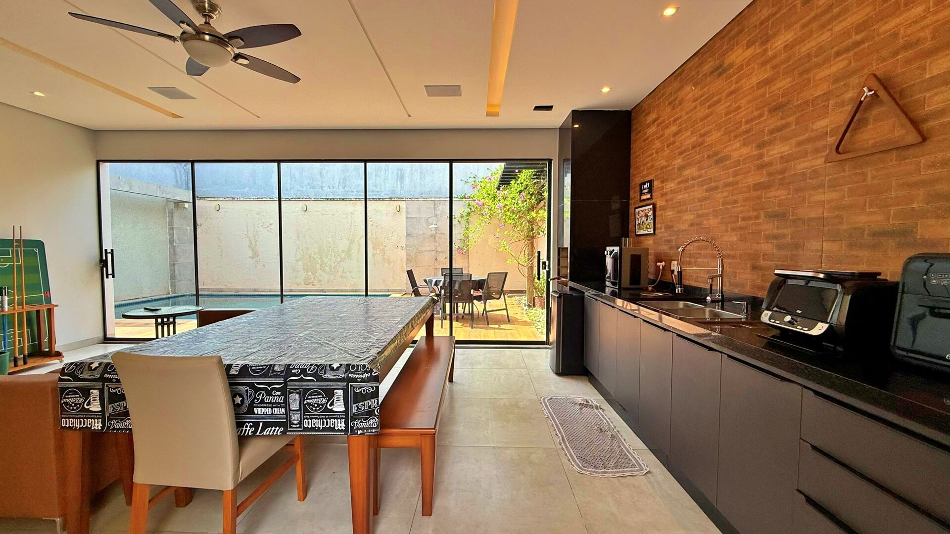 Casa 3 Suítes, 234 m² c/ Lazer à Venda na 404 Sul — foto