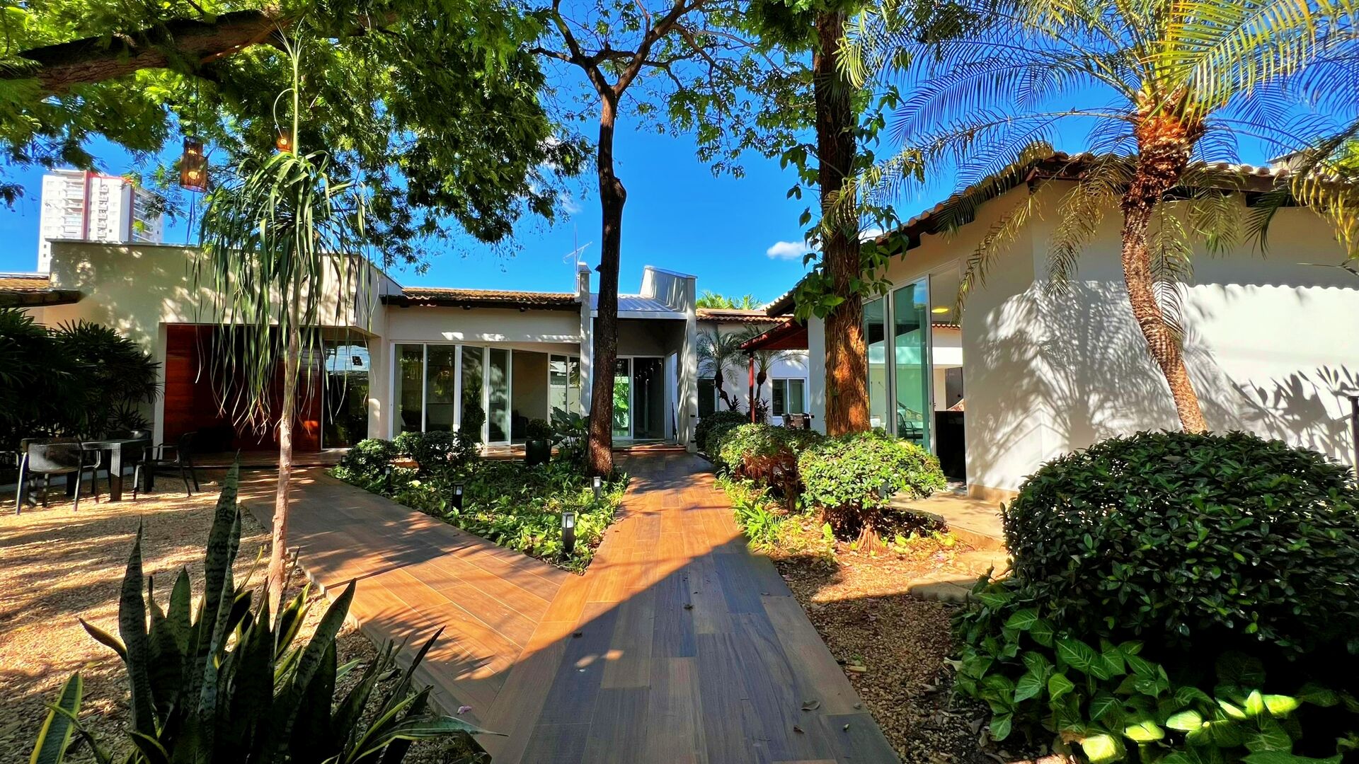 Casa 5 Suítes, 497 m² em 3 Terrenos à Venda na 207 Sul — foto