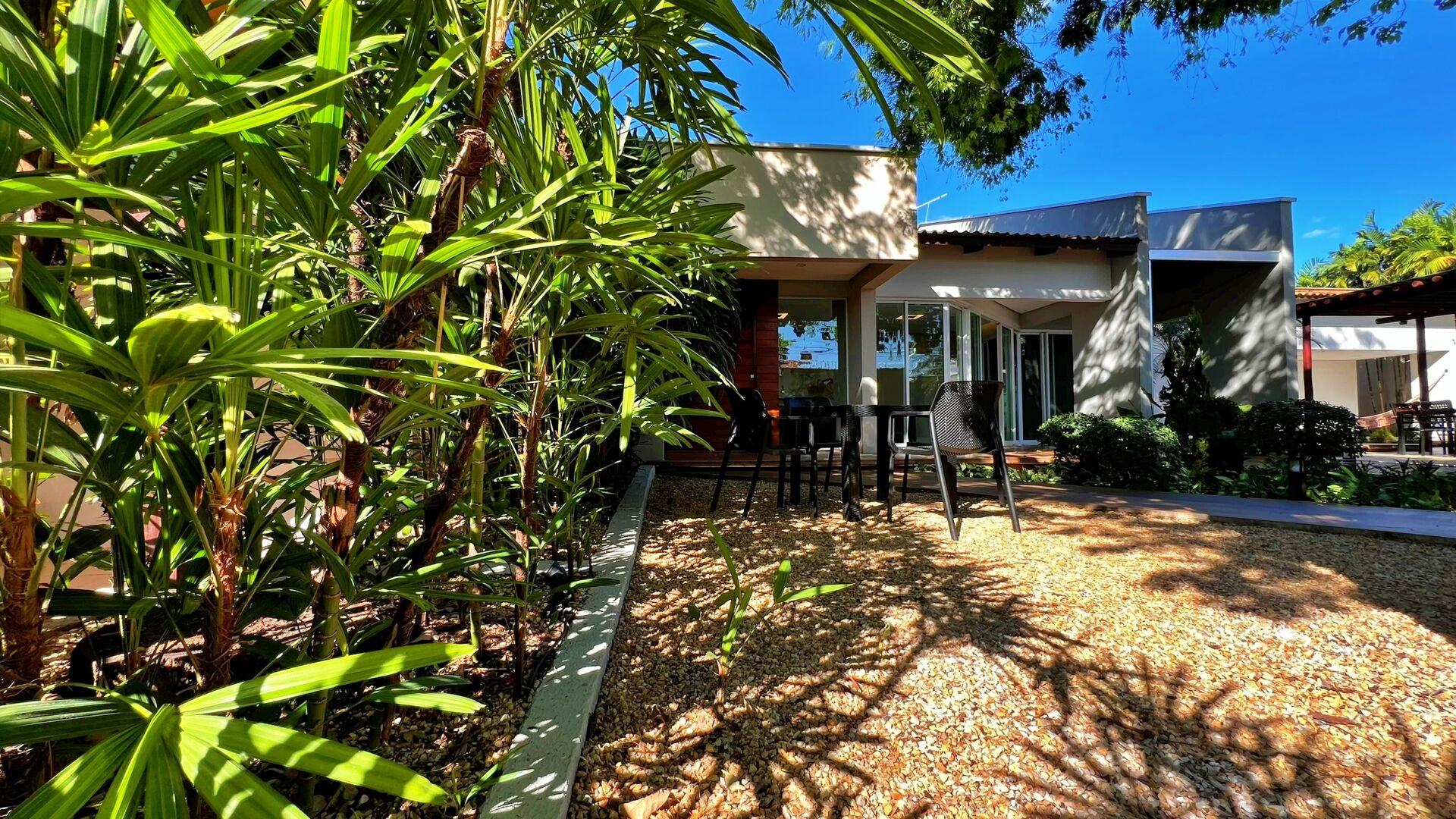 Casa 5 Suítes, 497 m² em 3 Terrenos à Venda na 207 Sul — foto