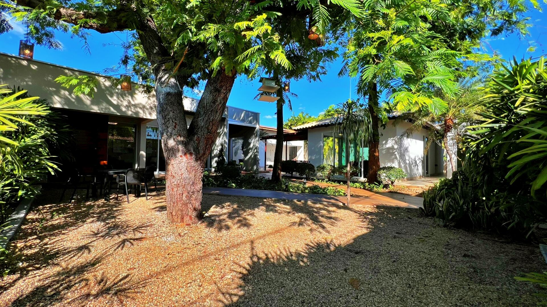 Casa 5 Suítes, 497 m² em 3 Terrenos à Venda na 207 Sul — foto
