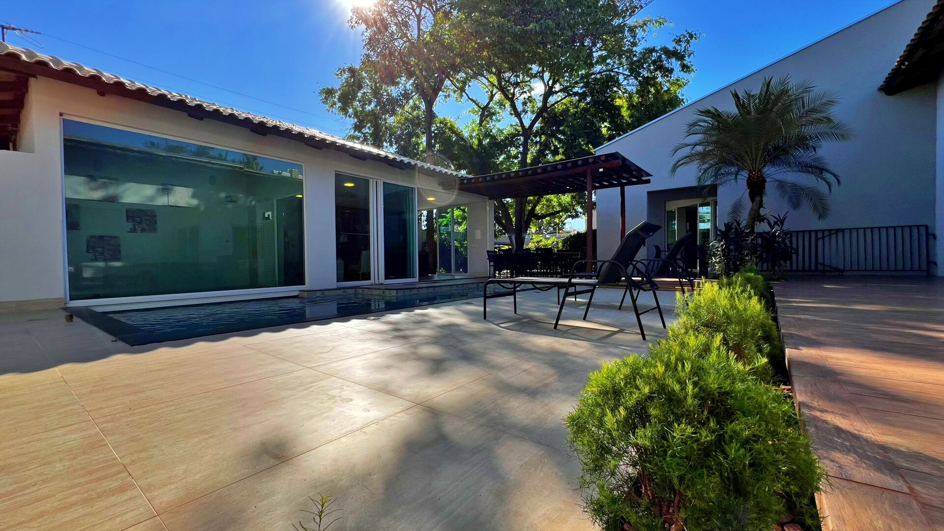 Casa 5 Suítes, 497 m² em 3 Terrenos à Venda na 207 Sul — foto