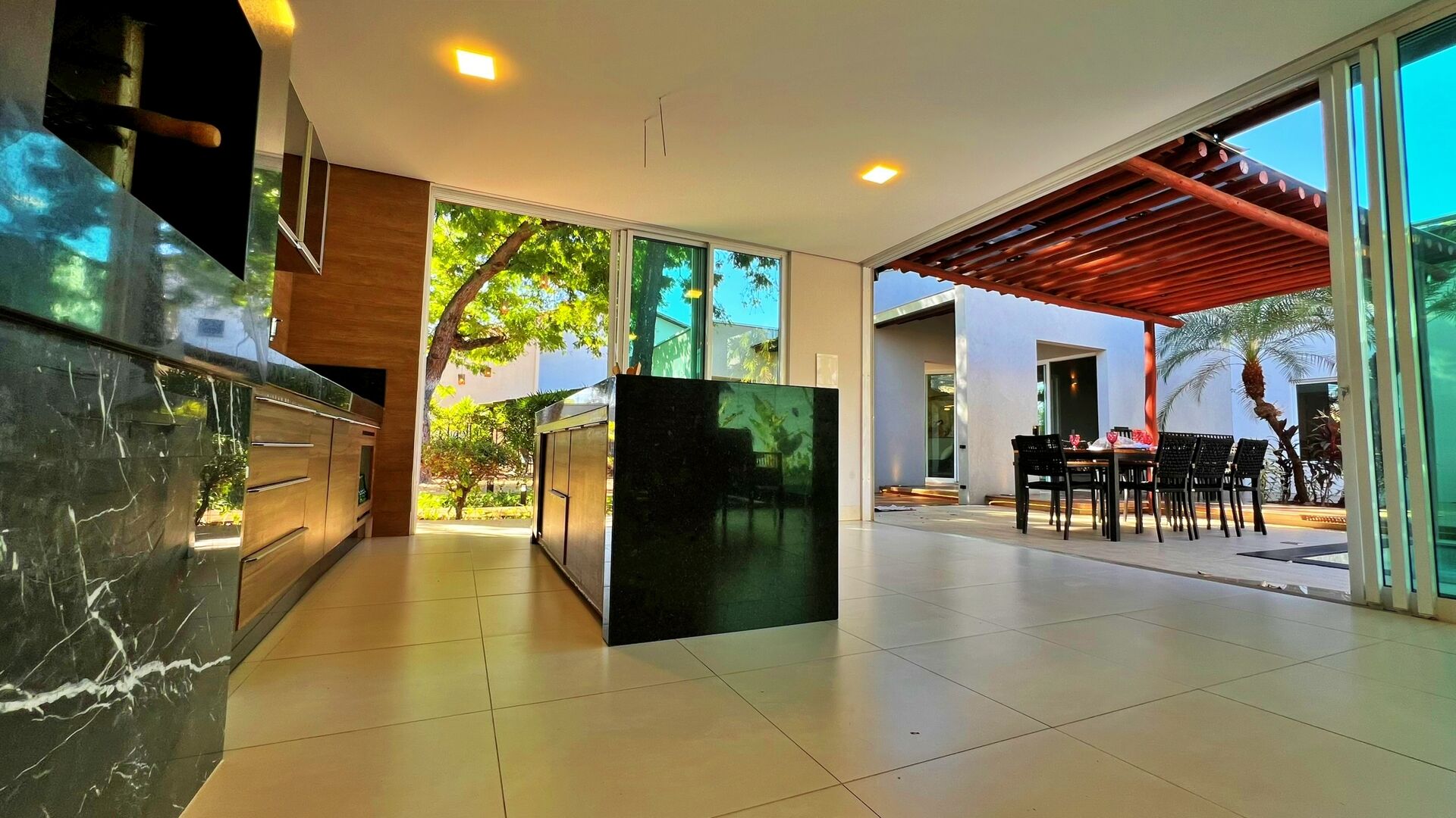 Casa 5 Suítes, 497 m² em 3 Terrenos à Venda na 207 Sul — foto