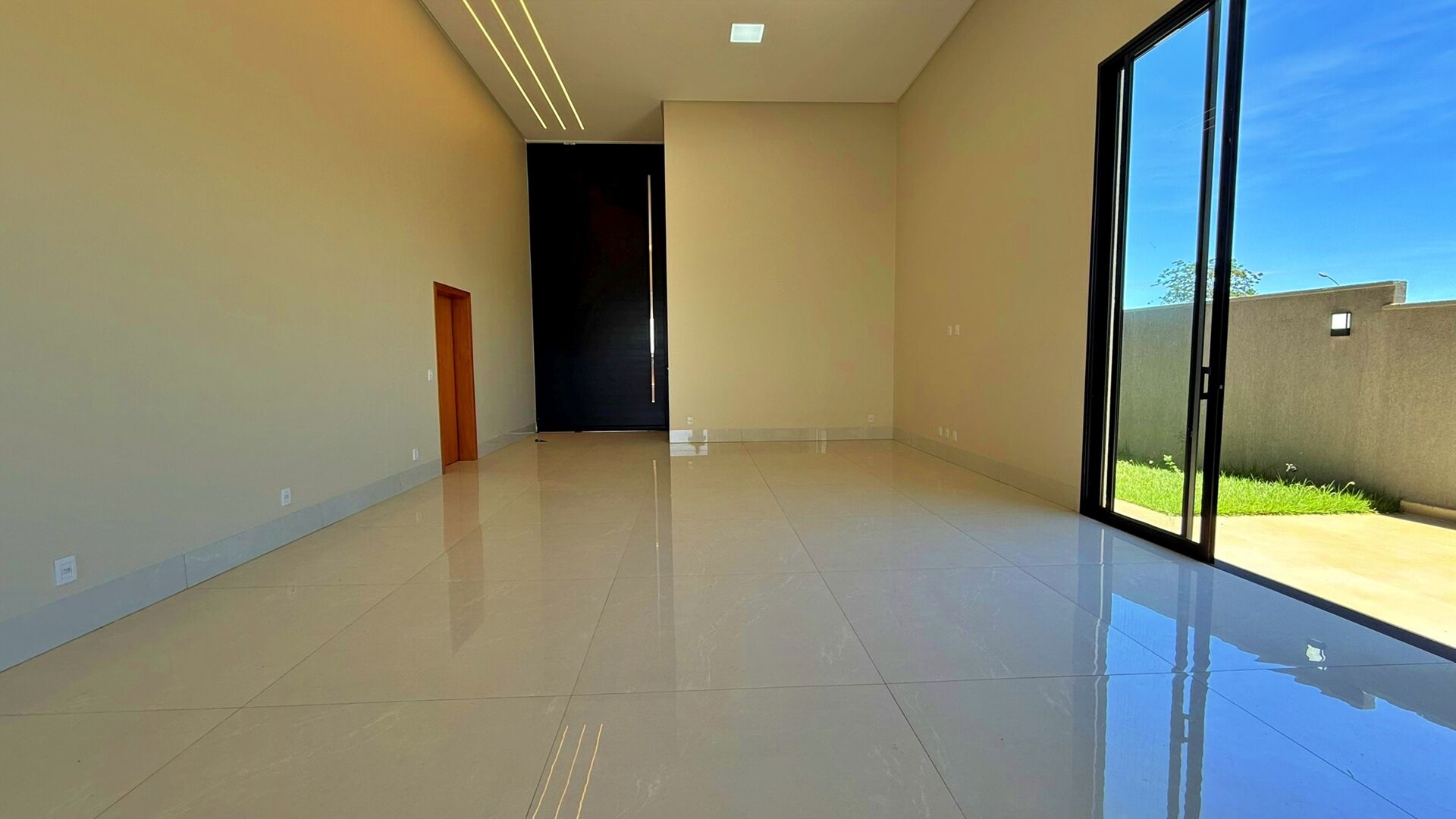 Casa 4 Suítes, 333 m² c/ Lazer à Venda no Condomínio Portal do Sol Garden — foto